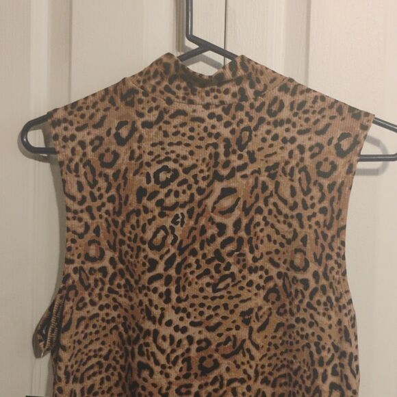 No Boundaries Brown Muscle Tee Sleeveless Top - Picture 8 of 9